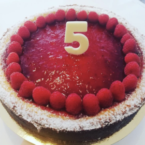 MALINOVÝ CHEESECAKE